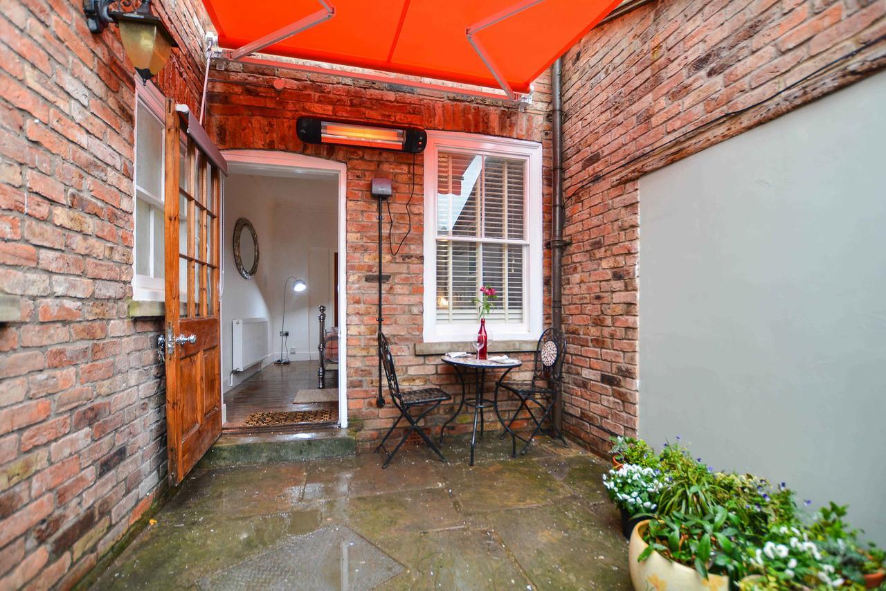 The Location- 1 Free Private Parking Space - 60 Second Walk 2 Minster! York Eksteriør billede