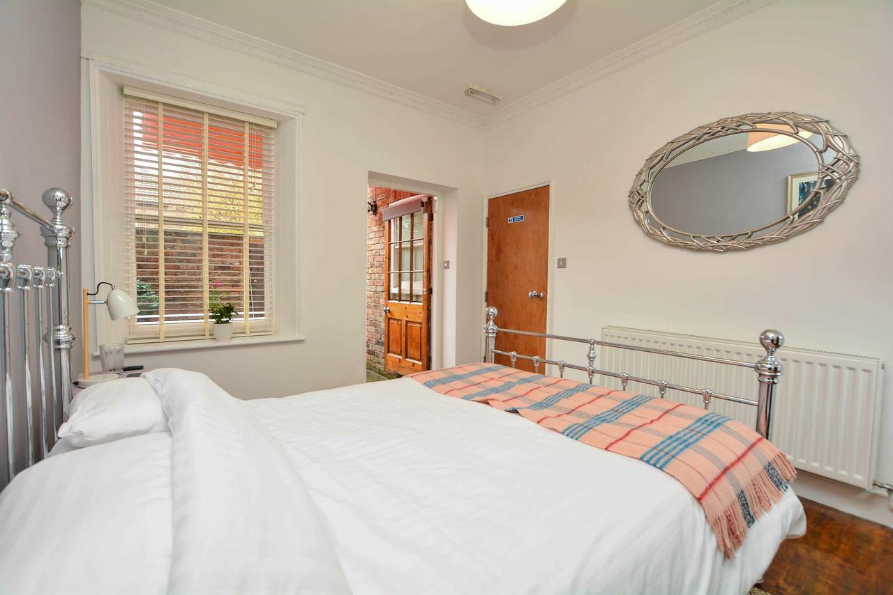 The Location- 1 Free Private Parking Space - 60 Second Walk 2 Minster! York Eksteriør billede