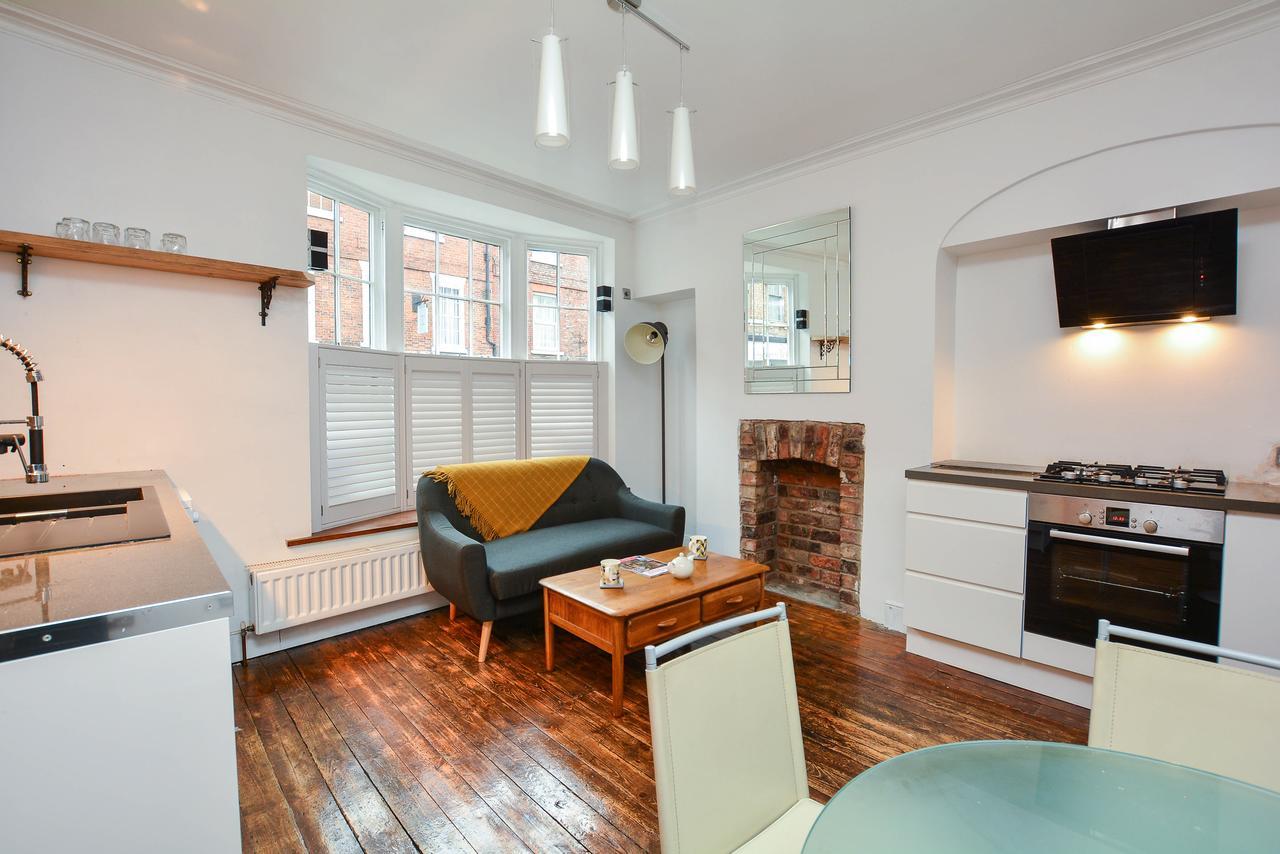 The Location- 1 Free Private Parking Space - 60 Second Walk 2 Minster! York Eksteriør billede